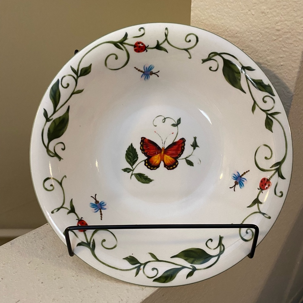 Butterfly Tabletops Unlimited. Set of 3 Bowls. No Chips or Cracks.